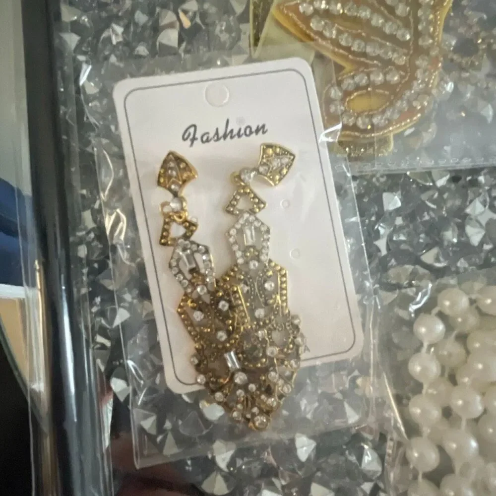 Brand new 1920s-1930s flappers accessories gloves, head band, necklace, cigar - Picture 4 of 9